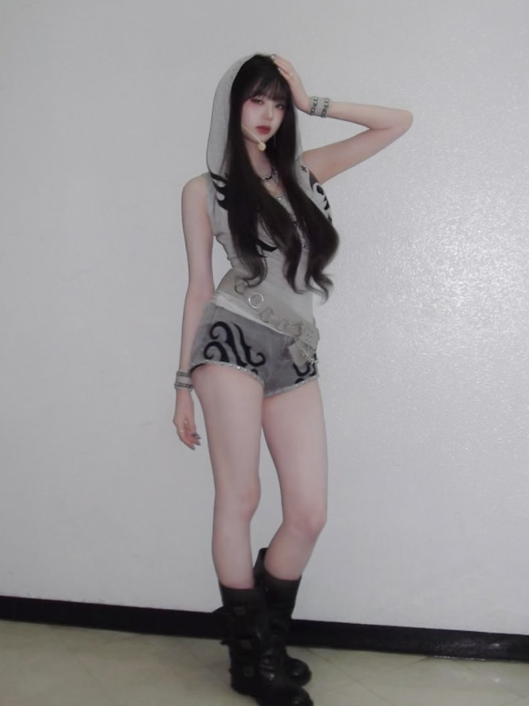 "군살 0%" 인증해버린 아이브 장원영, 이번 핫팬츠는 역대급