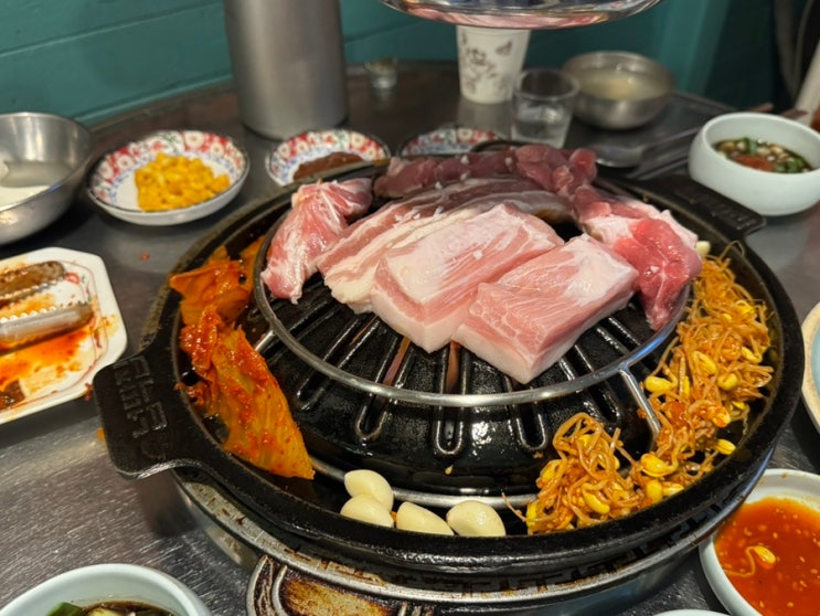  [서울일상] 넙딱집 - 서울 영등포 신길뉴타운 맛집 넙딱집! 신길뉴타운 돼지고기구이 맛집! 연탄구이 & 노포 & 레트로 감성 신길고기 맛집, 이불갈비, 모둠구이, 막국수 내돈내산