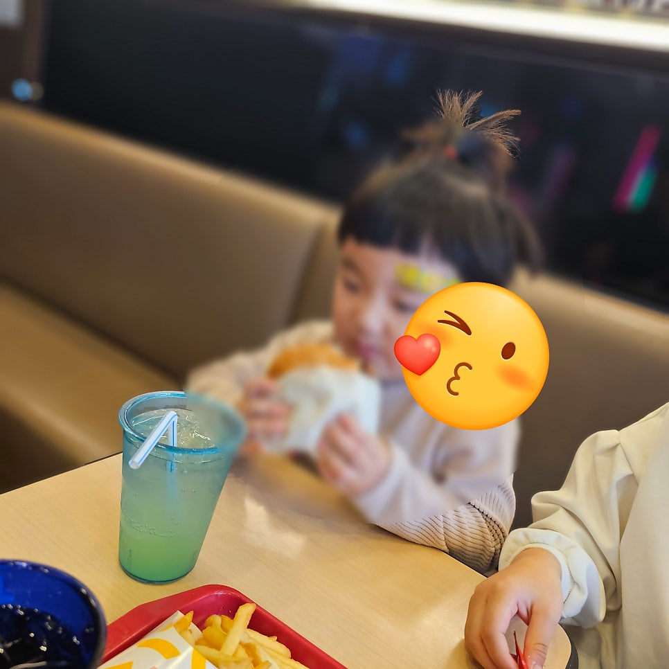 롯데리아 광주신창점 사진 5