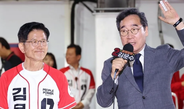 <b>문재인</b>, 이 대통령 향해 '괴물 독재 막말' 쏟아낸 <b>이낙연</b> 만나... 