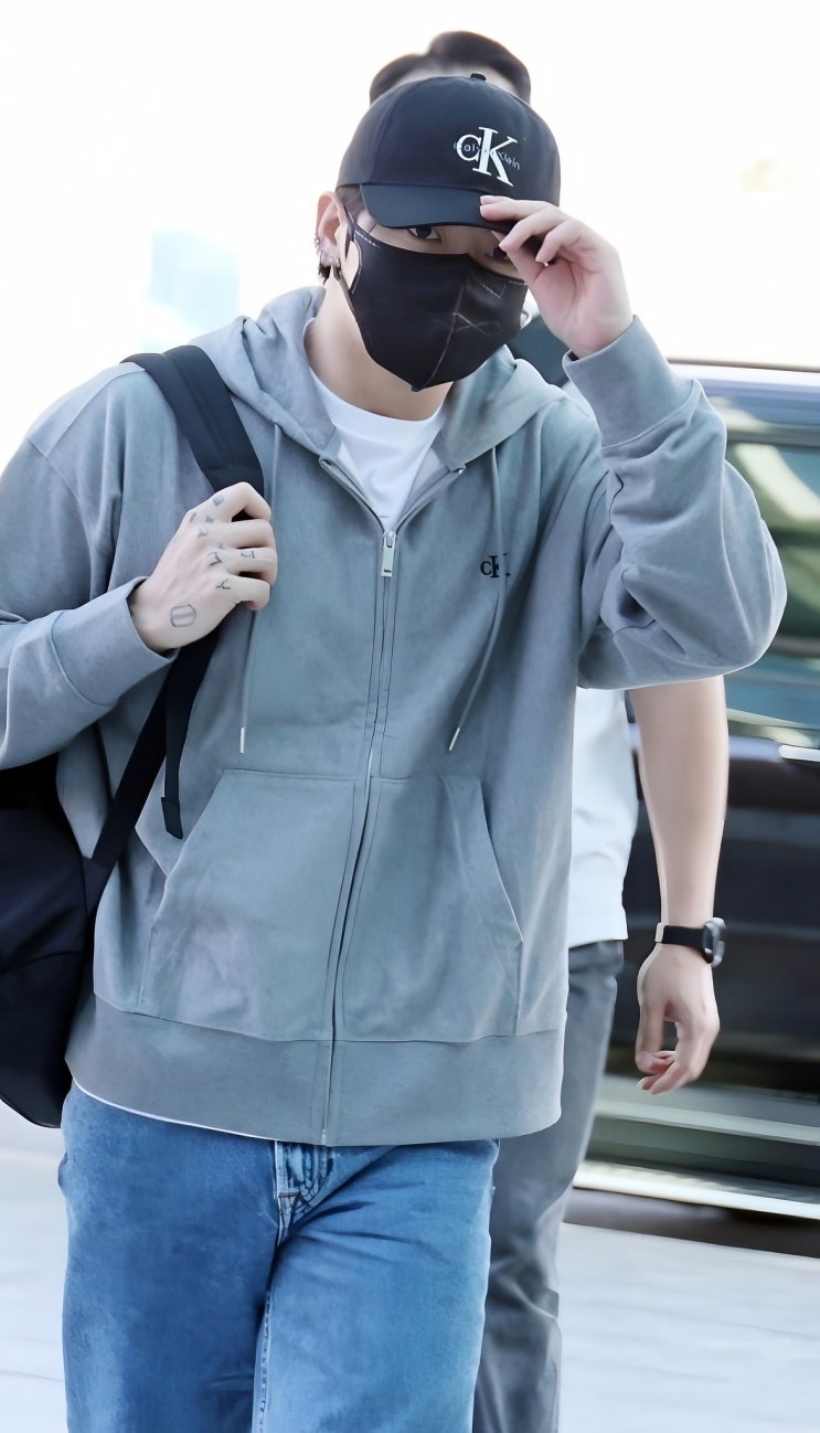  "벌써 품절" BTS 정국 뉴욕 공항 패션템 가격·정보 총정리