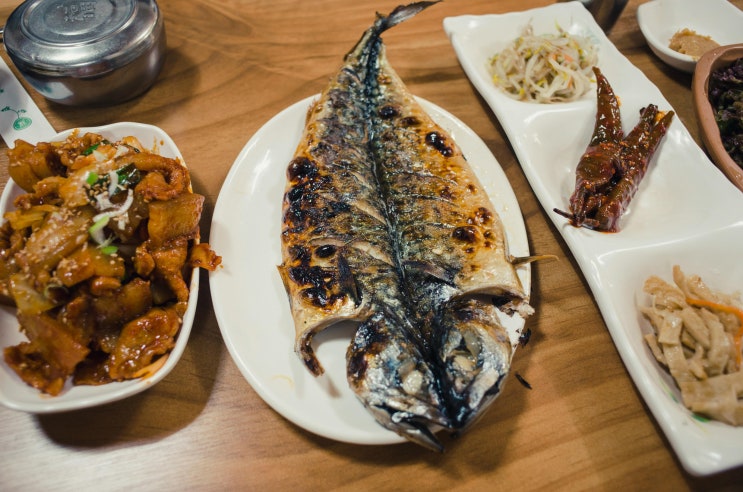  아토피 피부염 완화에 도움 되는 음식 7가지  피부를 편안하게 하는 식단 가이드