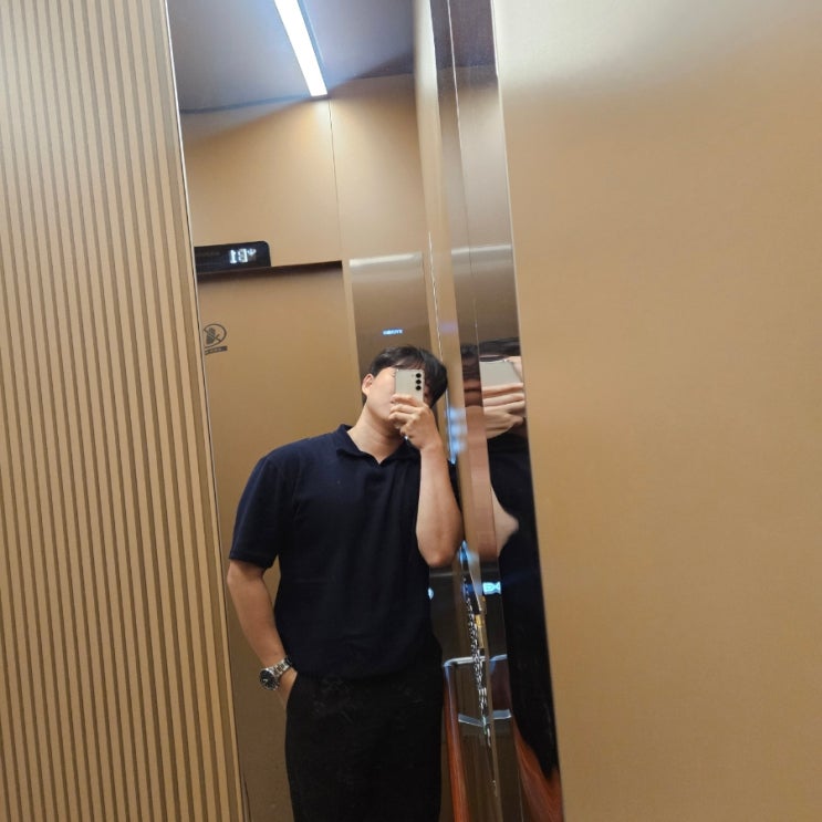 네이비 카라 니트와 블랙 슬랙스 완성 남자 데일리룩