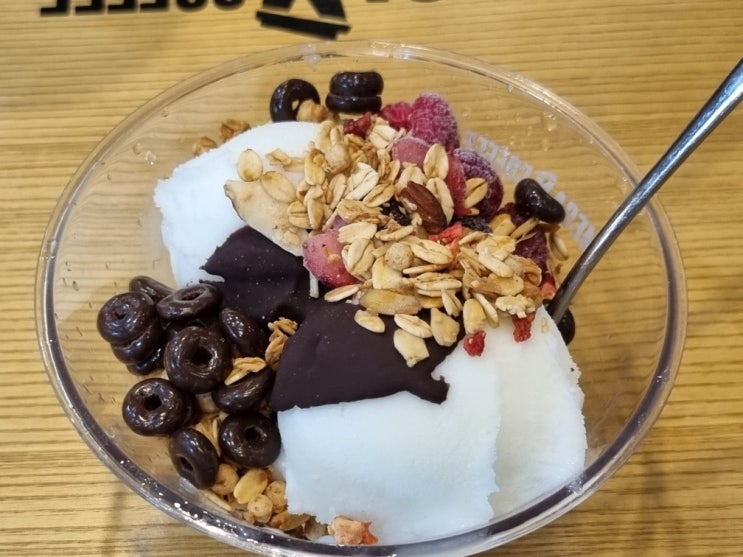  메가커피 요거젤라또 초코베리믹스 맛 후기