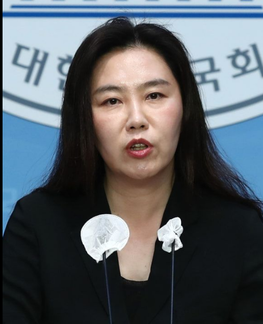 강유정 대변인 근황, 강원 타운홀 미팅 관련 논란 해명과 협치, 강유정 나이 생년월일 학력 ....