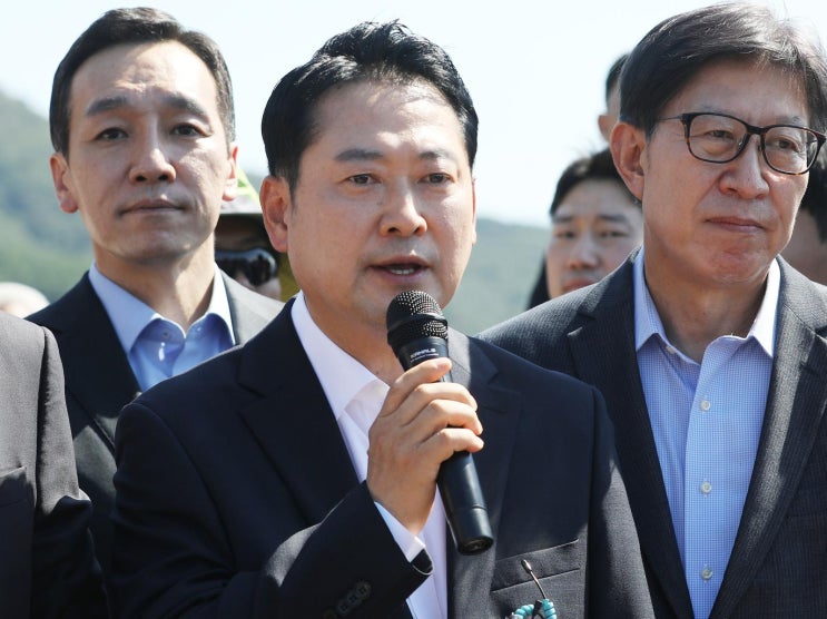 <b>장동혁</b>대표 부산교회예배참석, '기름부음받은 하나님의 종에... 