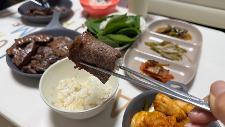  캠핑과 글램핑의 하이라이트, 춘자네농축산 투뿔한우 한우 모둠세트로 완성하는 특별한 저녁