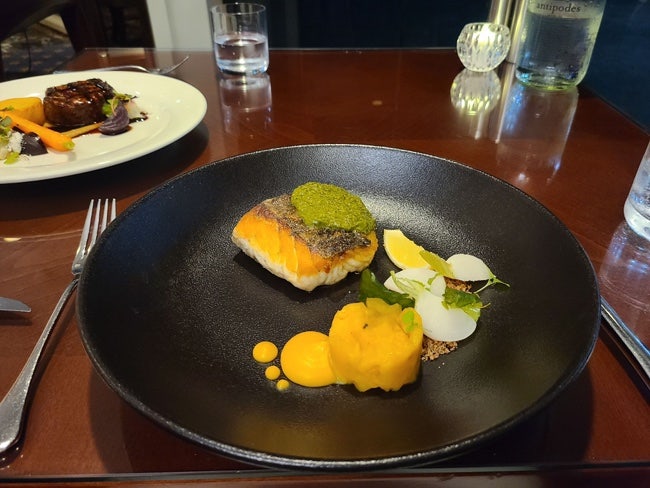  브리즈번 호텔 스테이크 맛집  Walnut Restaurant & Lounge Bar