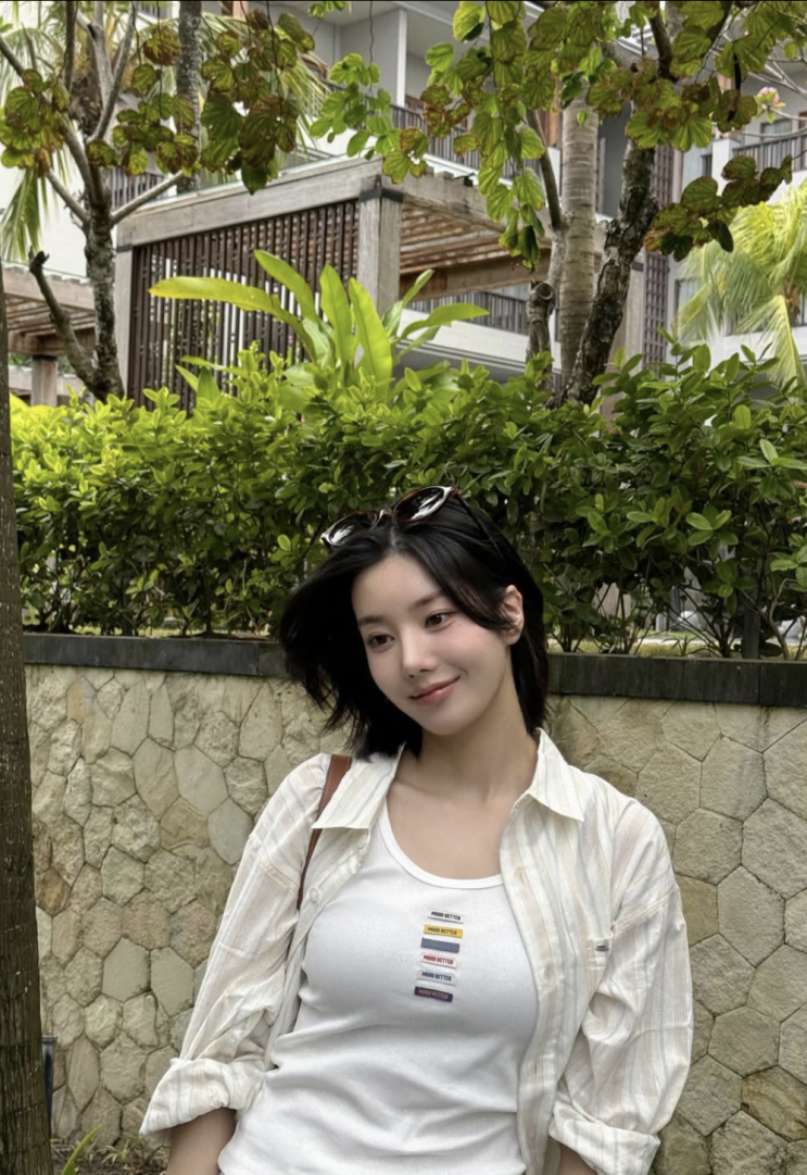  [셀럽 패션] 권은비 발리룩 공개 귀여움+청량미+럭셔리까지 한 번에