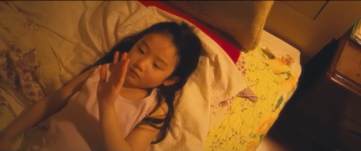  [BIFF 2025 경쟁] 왼손잡이 소녀 — 밤시장 속 세 모녀의 생존기 | 쩌우스칭 감독