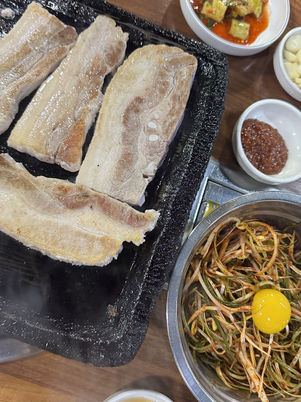 내고향생삼겹전문점 사진 1