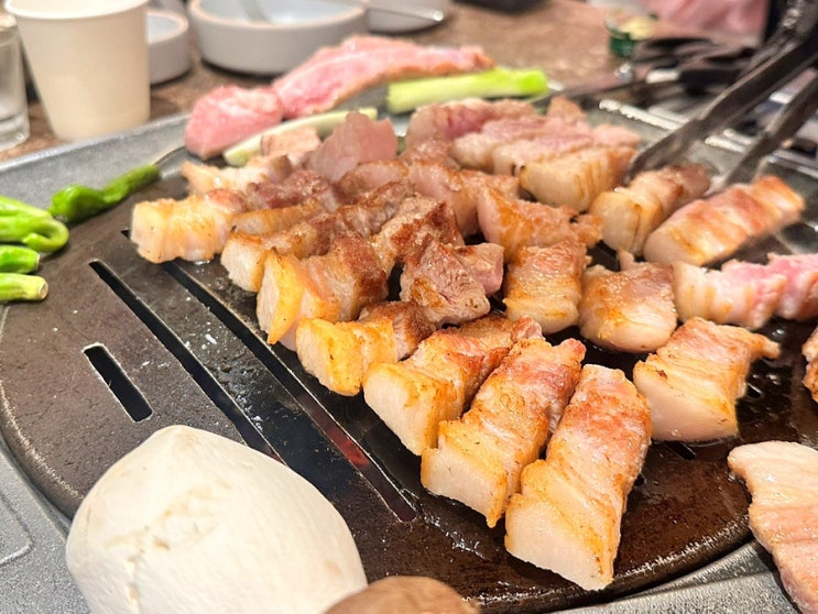  용산 삼겹살 맛집 <뼈탄집> 그릴링 서비스로 편하게 먹는 사르르 삼겹살..️