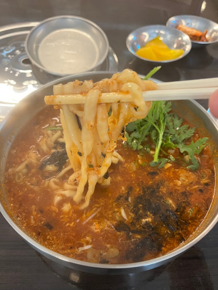  어머니의 미역국을 대하는 나의 자세 / 가을비를 대하는 자세 / 퍼티 바르기 / 충북대학교 신규 매장을 대하는 나의 자세