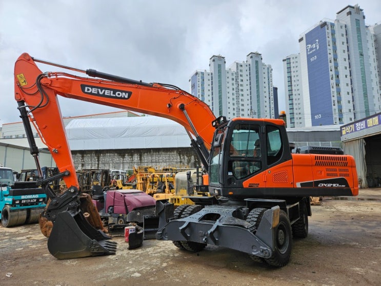  두산 DX210W-5K 2020년식 중고굴삭기 08 타이어식