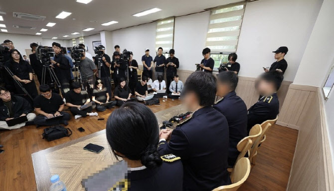 고(故) 이재석 <b>해경 순직</b> 동료들이 폭로한 ‘숨겨진 진실’
