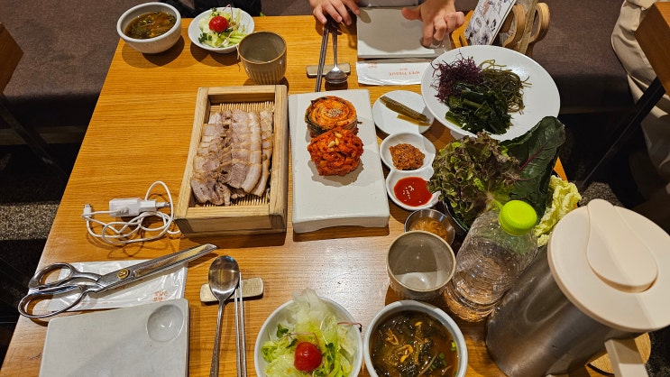  경복궁과 창덕궁 사이 맛집, 정담은보쌈 북촌점!