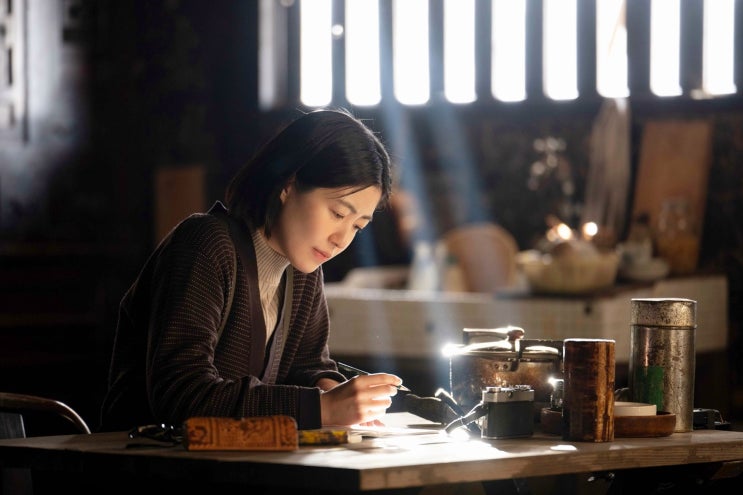 [BIFF 2025 경쟁] ‘여행과 나날’ — 두 계절, 두 이방인의 고요한 대화 | 미야케 쇼 감독
