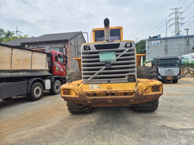  볼보 L220E 2005년식 6500만원 판매합니다.