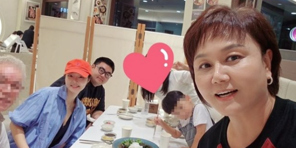  [프로필] "이경실" 아들 손보승, 2천만원 빚 갚으려 입대…가족과의 뭉클한 재회 (ft. 나이, 키, 혈액형, 배우자, 가족, 작품활동, 수상경력, 여담)