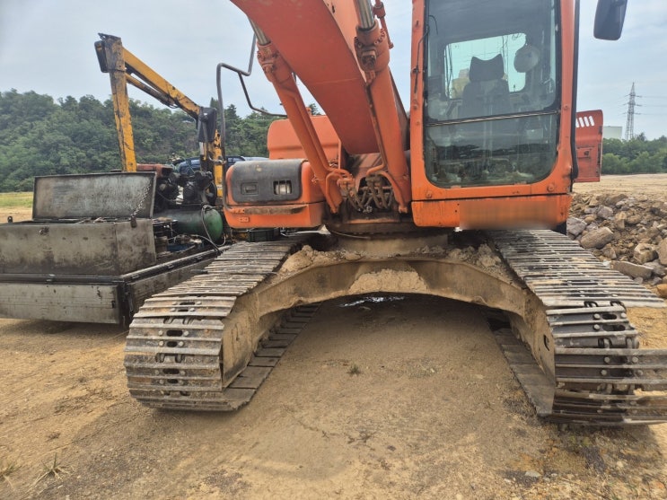  두산 DX220LCA 2013년식 3300만원 판매합니다.