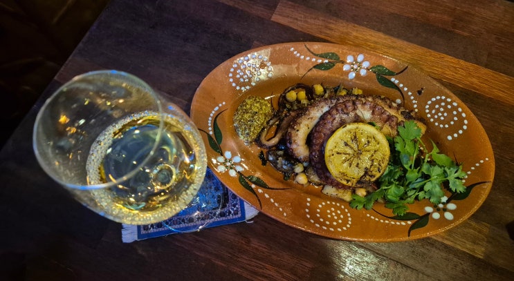  종로 bar420, 화이트와인과 문어스테이크