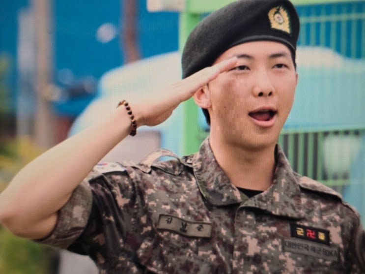 아이돌 <b>기부</b> 소식] <b>세븐틴 호시</b> 1억원 / 방탄소년단 RM 2억 원... 