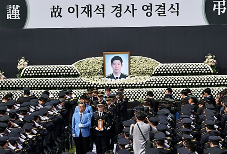 인천 꽃섬 해경 <b>이재석 경사 순직</b>, 2인 1조 원칙 논란과 은폐 의혹
