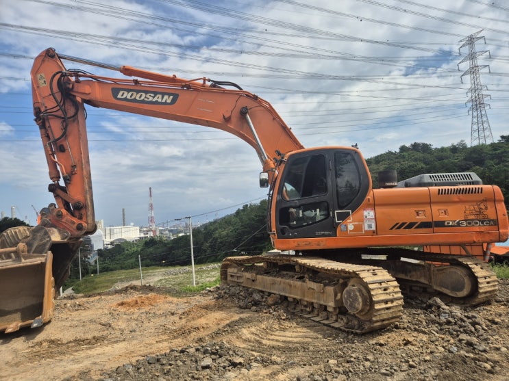  두산 DX300LCA 2012년식 4000만원 판매합니다.