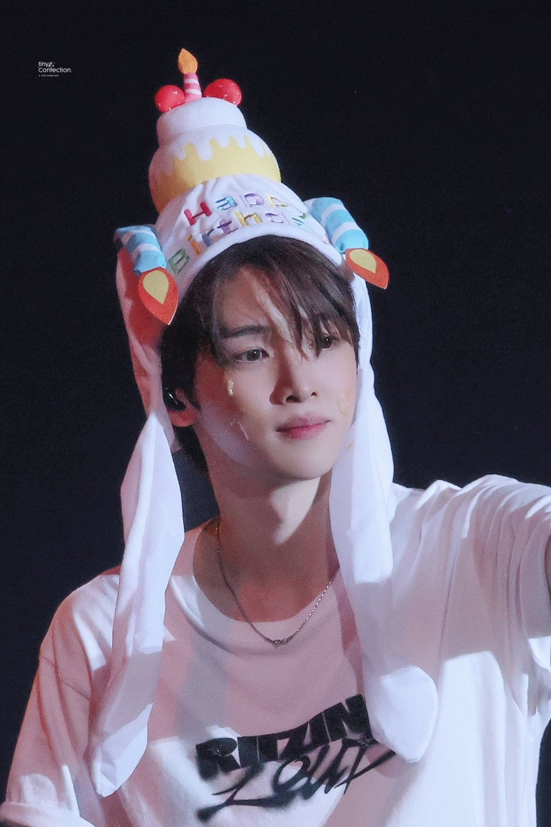 High-Quality Photo Collection: Sungchan's Birthday Celebrated During RIIZE's World Tour