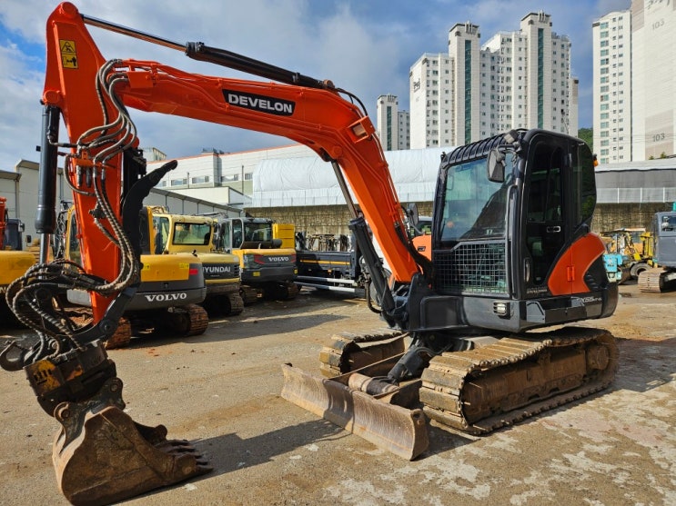  두산 DX55MT-5L 2021년식 저가동 회전링크 코끼리집게 고무패드 02 중고굴삭기