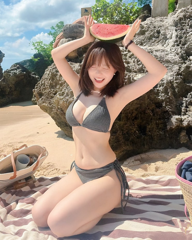  "애 엄마 맞아?" 얼짱 홍영기 비키니 수영복 핏이 난리 난 이유