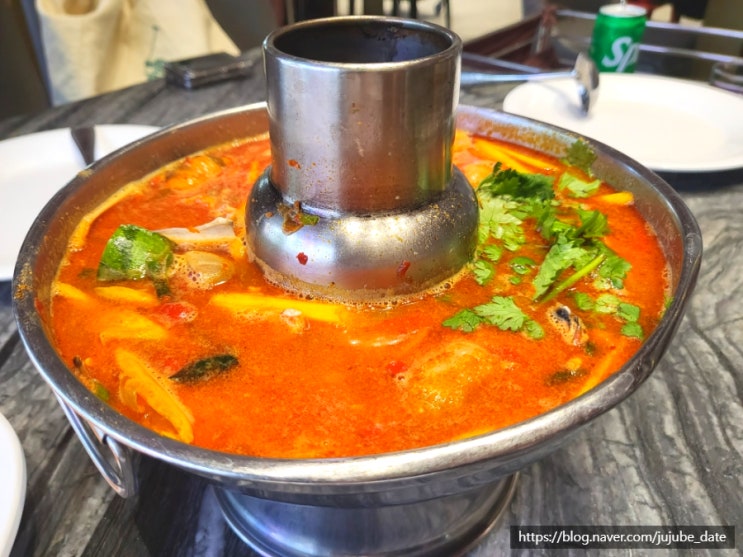  푸팟퐁커리와 똠얌꿍이 맛있는 방콕 미슐랭 맛집 쏨분씨푸드 수라웡점