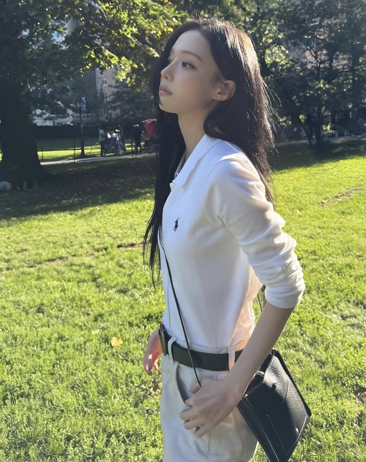  "전신샷 압도" 에스파 윈터, 완벽 비율 뽐내는 카라티 코디