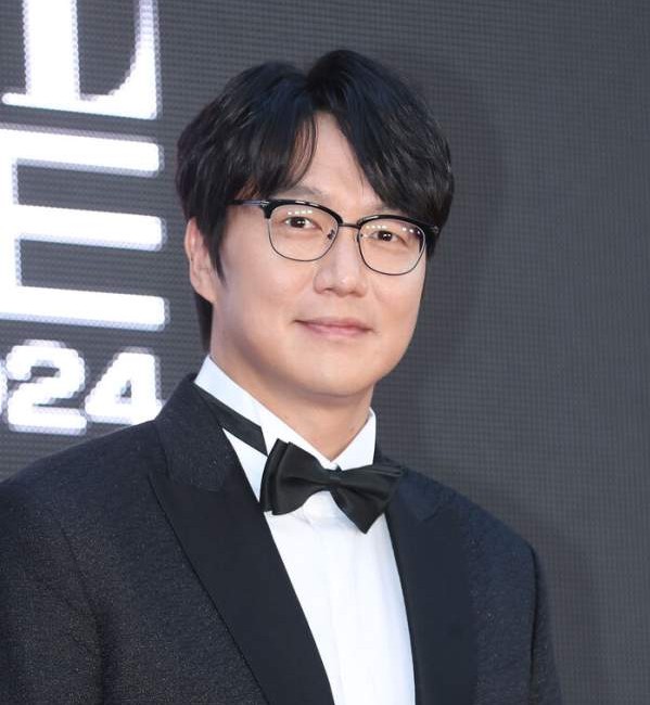 옥주현 이어 <b>성시경</b>까지…'14년' <b>미등록</b> 1인 기획사 <b>논란</b>... 