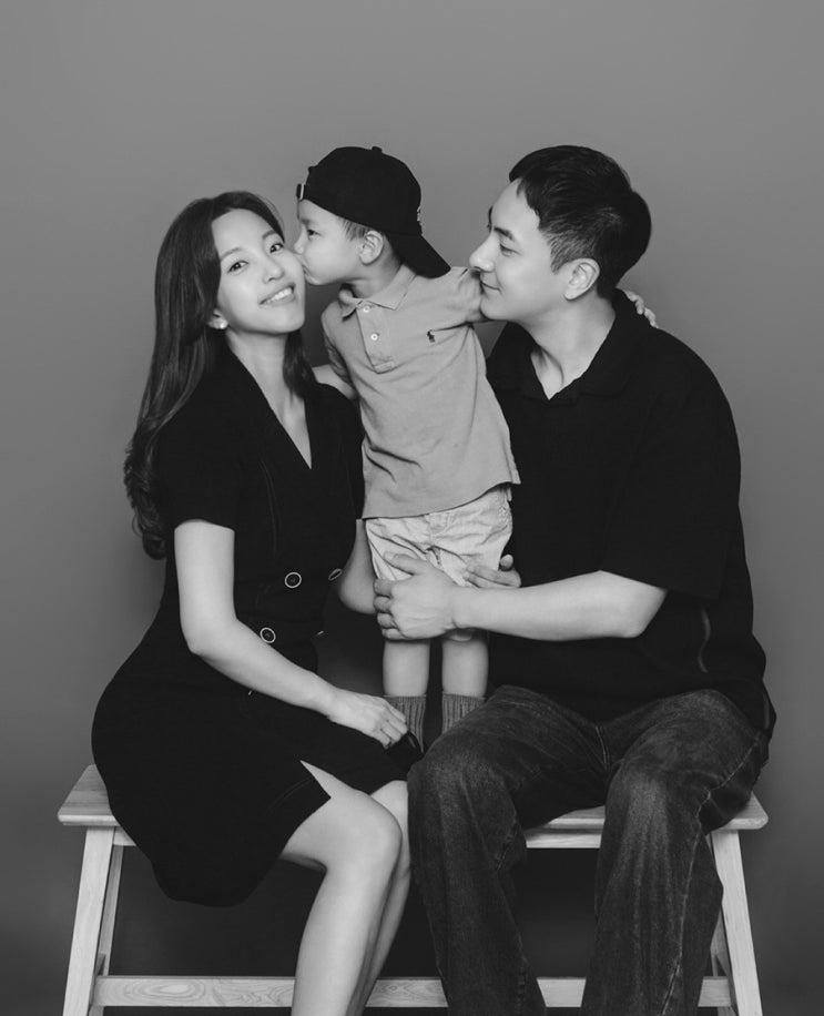  잇츠유 스튜디오 흑백가족사진 산본가족사진, 아기 1000일 사진