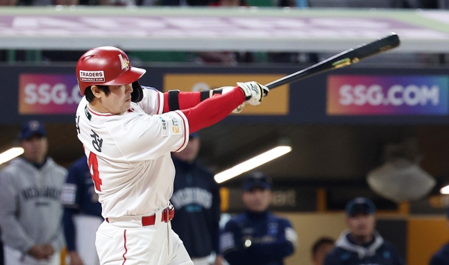  SSG 랜더스, NC전 4타자 연속 홈런 폭발…최정 연타석 홈런으로 3위 굳히기