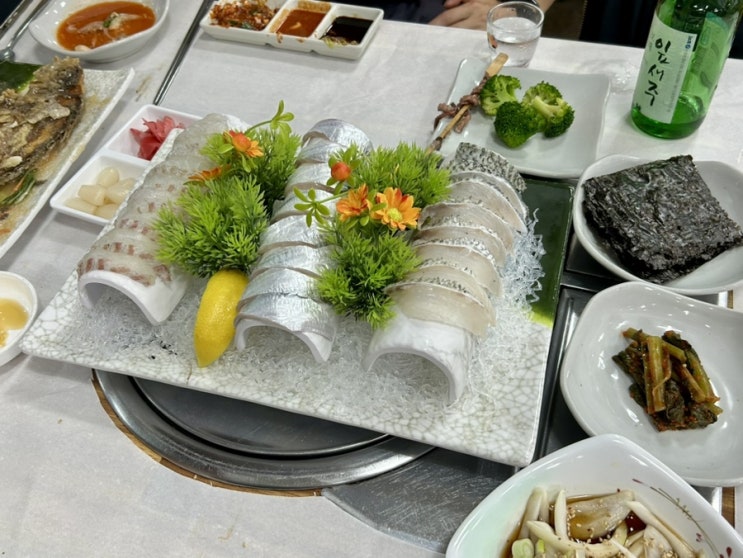  레인보우횟집 | 신선한 회와 푸짐한 밑반찬, 방송에 나온 여수 현지인 추천 맛집