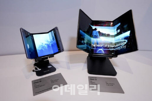   삼성전자, 폴더블폰 시장의 판도를 바꾸다