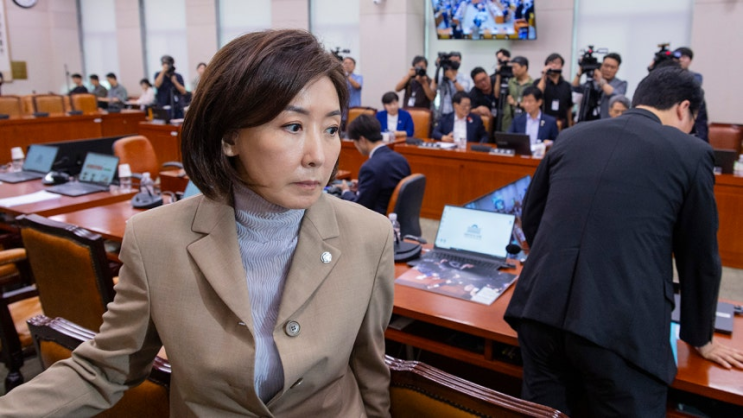 <b>나경원 간사</b> 선임 <b>부결 논란</b>: 여야의 격돌