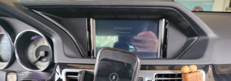  벤츠 E220 순정 모니터 화면 블랙아웃