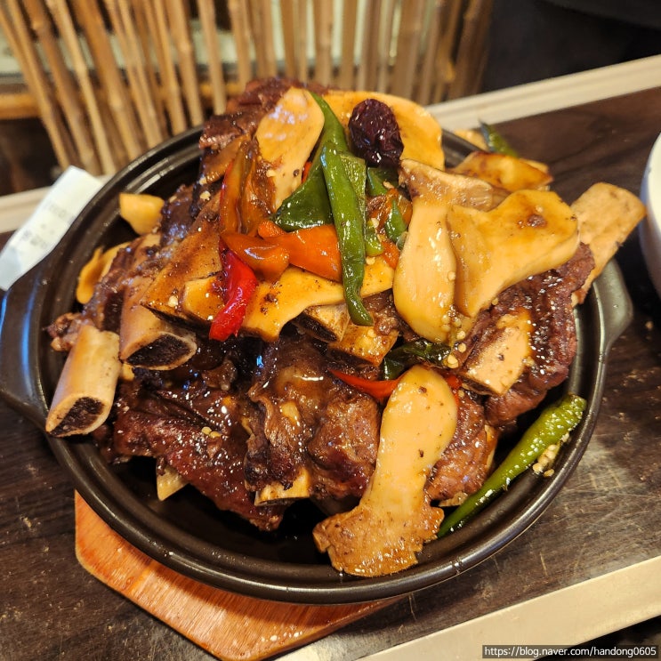  [성북구/성북동] 성북동면옥집 - 매콤한 왕갈비찜과 고소한 모둠전의 매력에 빠져드는 성북동 한식 맛집