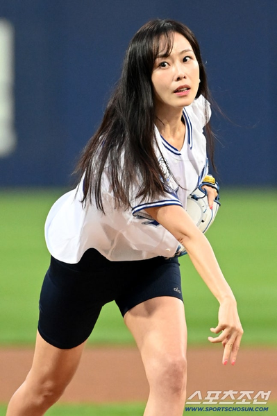 홍수현, 빛나는 순간을 시구로 장식하다!