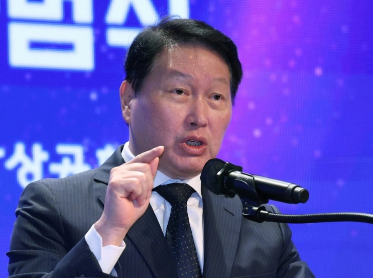 <b>최태원</b>, ‘김희영 <b>루머</b>’ 유튜버 10여명 기소…‘과즙세연’... 