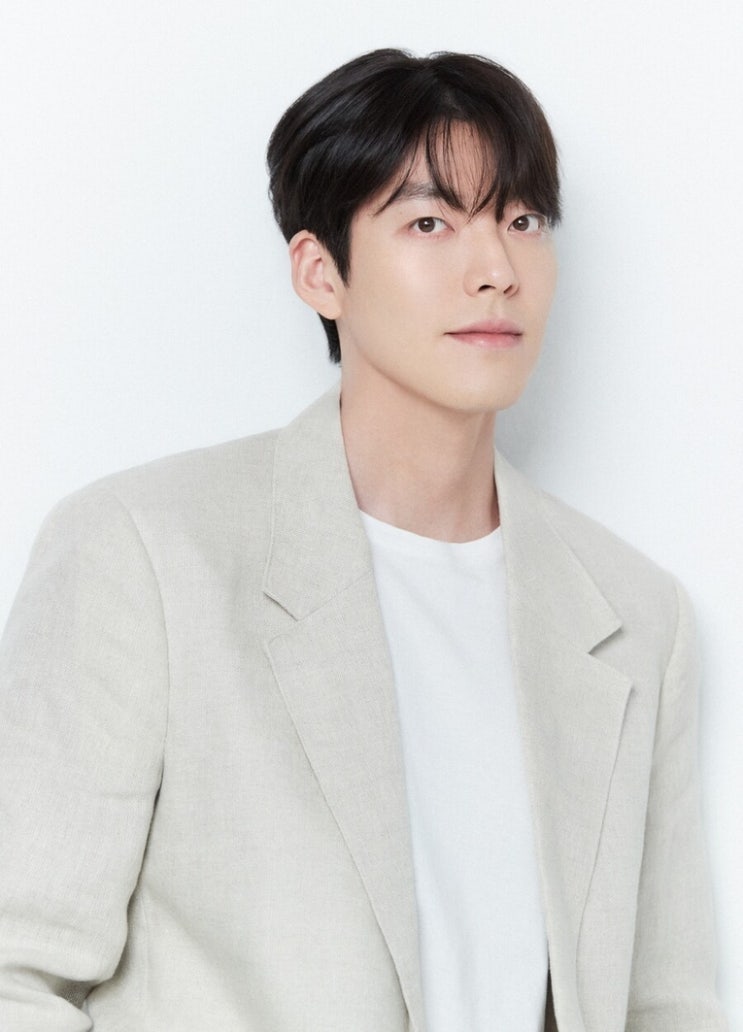 <b>김우빈</b>, 팬 사랑 또 한 번 입증한 <b>미담</b> "직접 결제한 저녁식사"