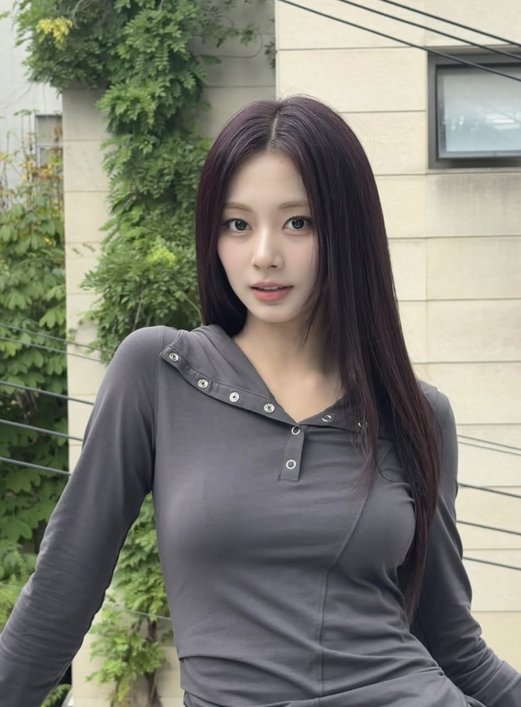  [셀럽 패션] 트와이스 쯔위 SNS 발코니 사진 속 꾸안꾸 레전드 패션!
