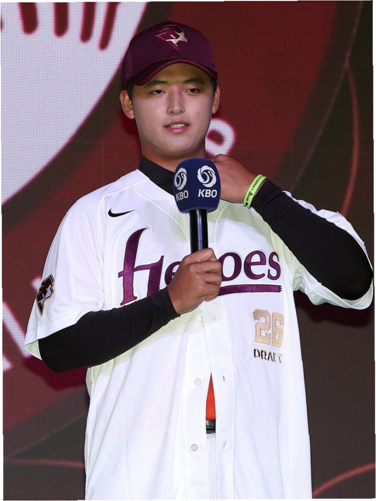 야구 명문가 2세 <b>박준현</b>, <b>학폭 논란</b> 딛고 키움 히어로즈 전체... 