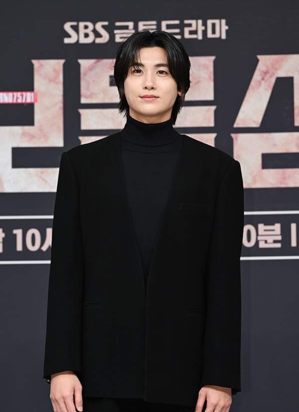 <b>박형식</b>, 회당 4억 <b>출연료</b>?…'트웰브' 시청률 부진 속 '사실무근... 