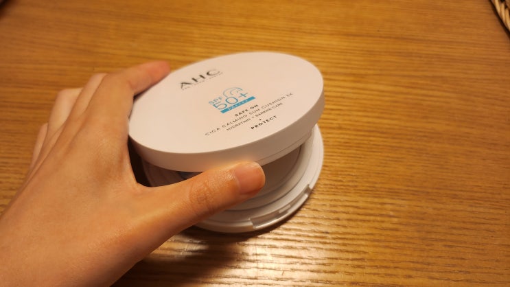  톡톡 쿠션이 커서 한 번에 발라지는 편한 선쿠션