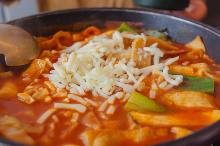  망원동 즉석떡볶이 맛집 "꽃추장" 치즈떡볶이 후기