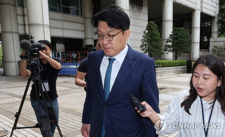 [속보] <b>김상민</b> 전 <b>검사</b>, 김건희 여사 공천개입 의혹 관련 구속... 